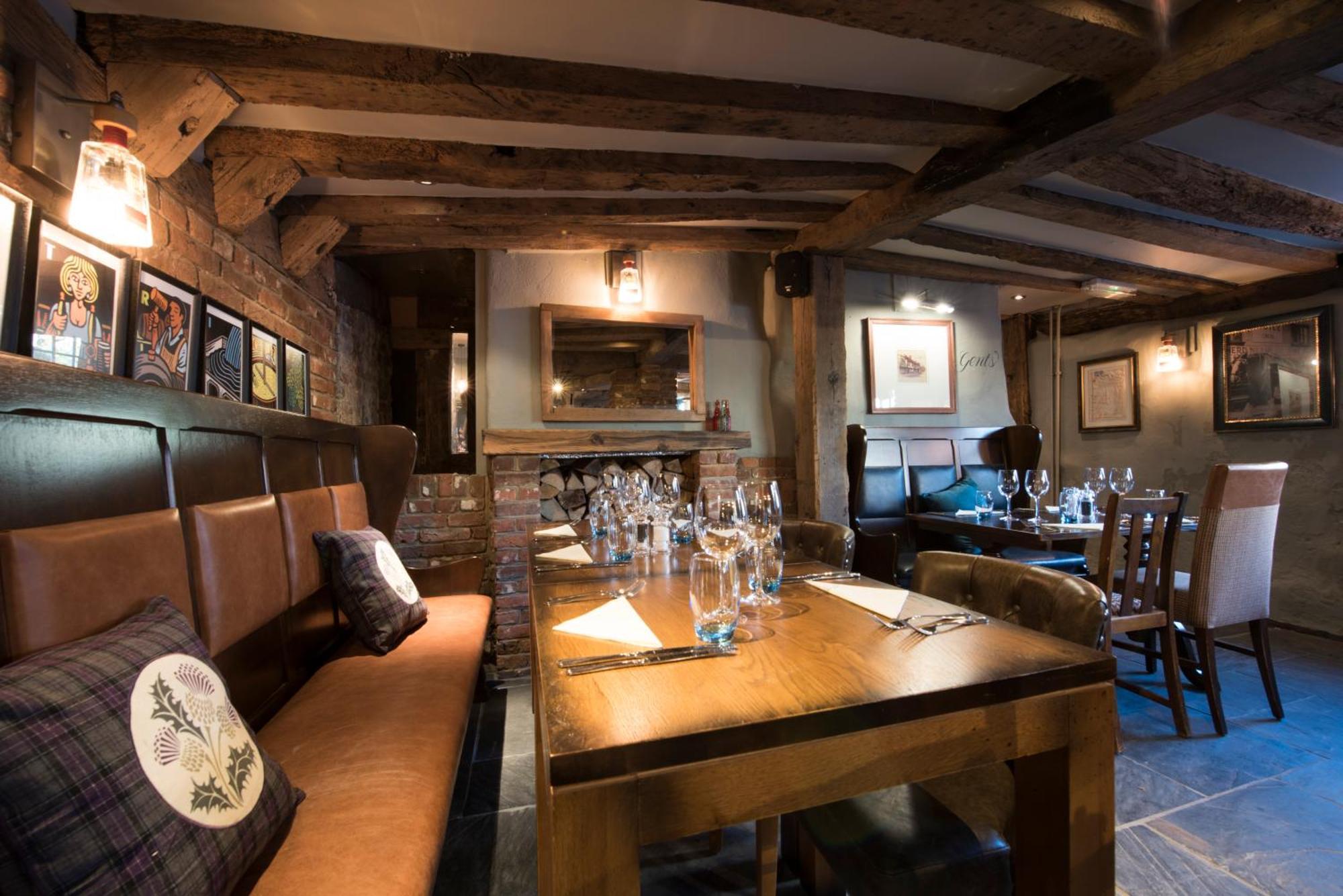 סלאו The Ostrich Inn Colnbrook London Heathrow מראה חיצוני תמונה