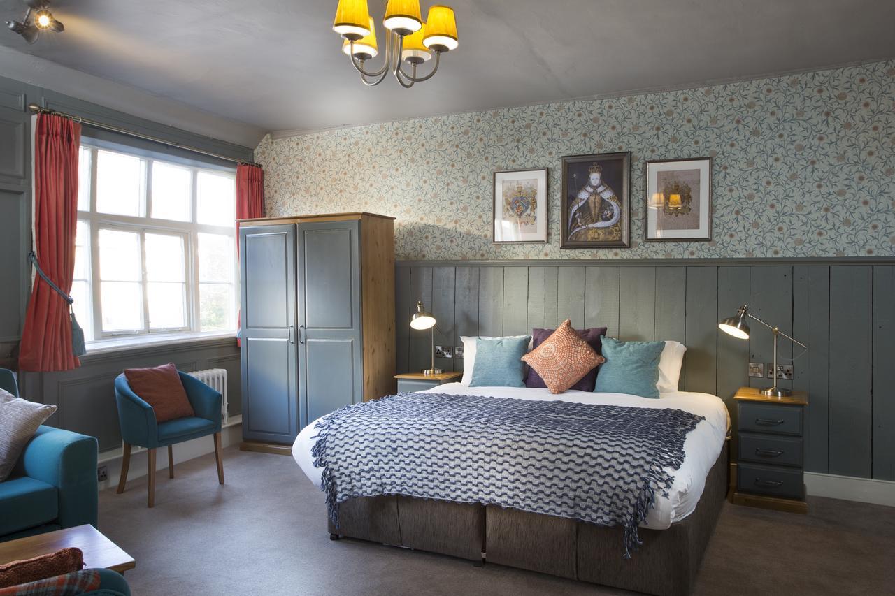 סלאו The Ostrich Inn Colnbrook London Heathrow מראה חיצוני תמונה